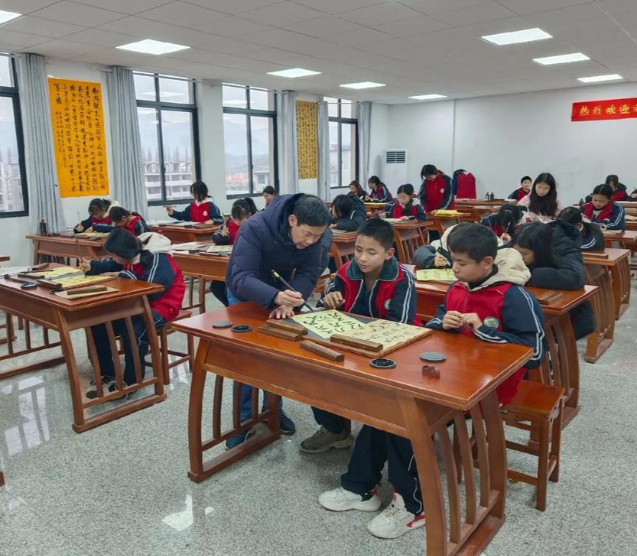 校园80%的学生参加了课后服务开设了十多种特色活动课程
